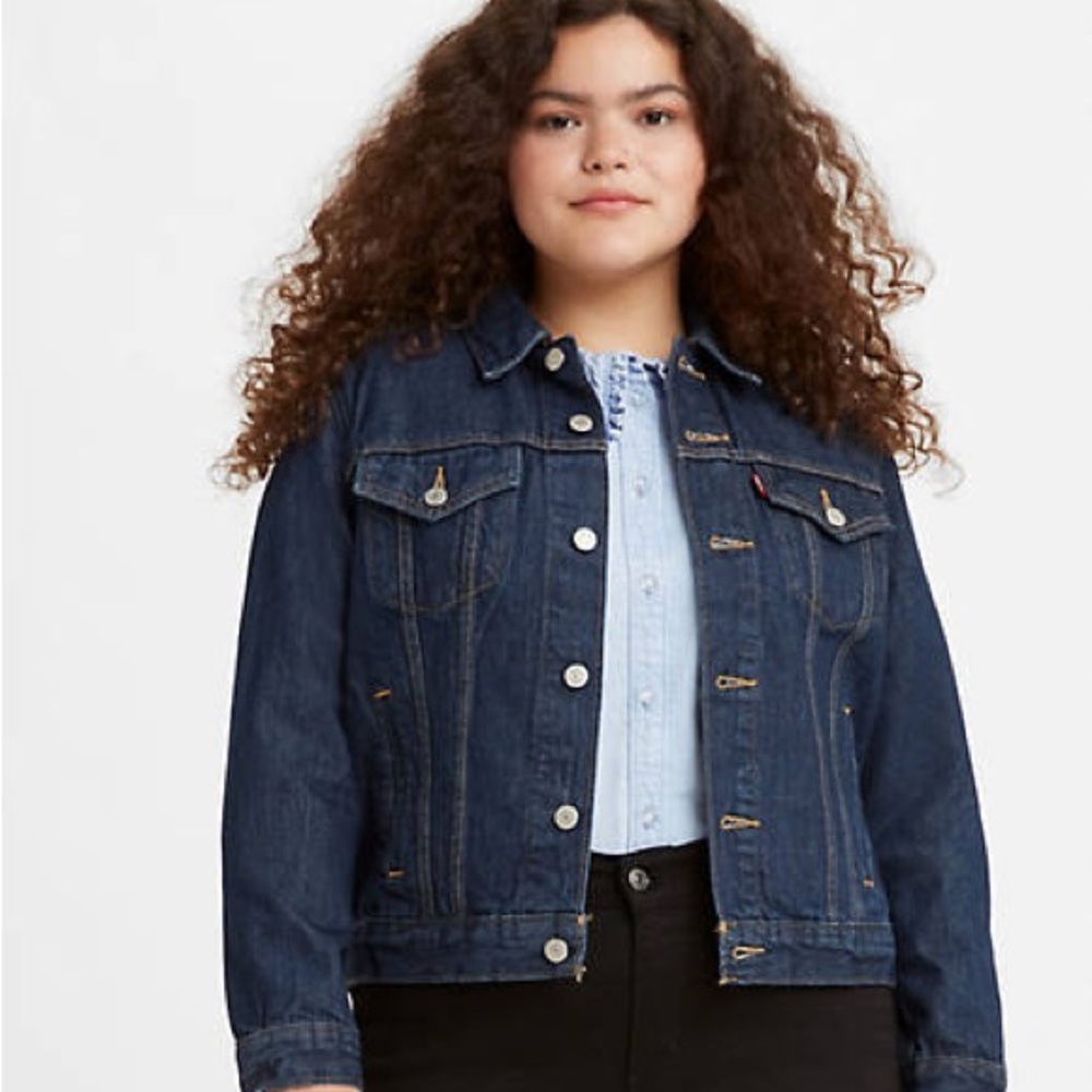 Ladies Original Trucker Jacket dark wash size XL.  Missing 2 buttons